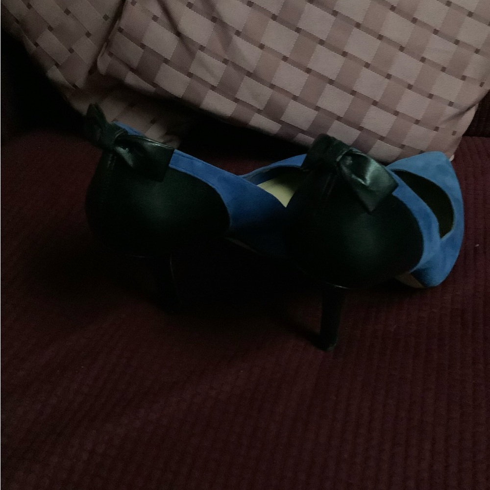 Jessica Simpson royal blue/black leather trim 3.5” heels, size 8 - Picture 2 of 3